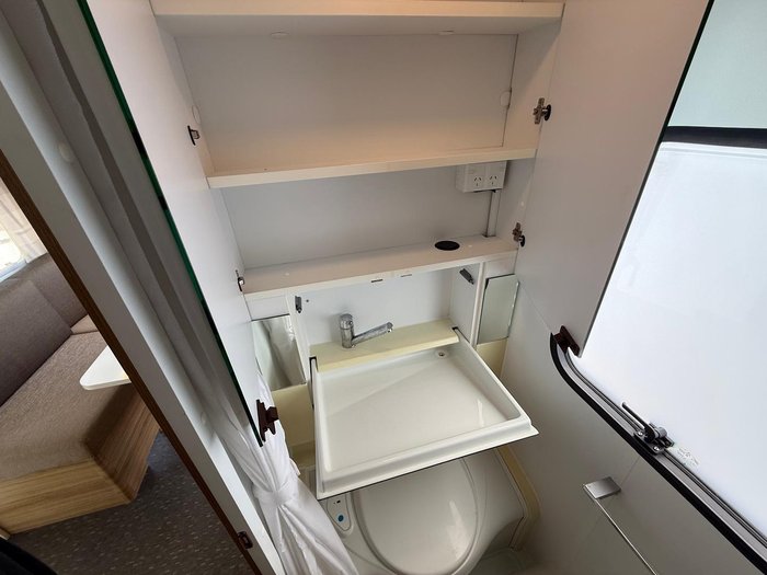 2018 Adria Altea 552