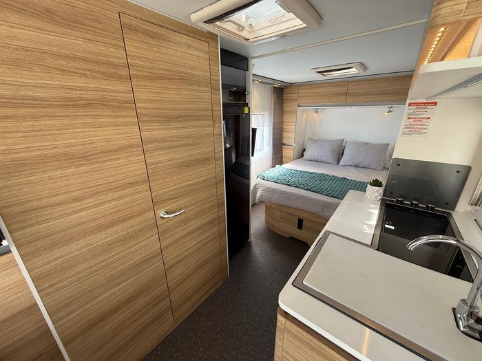 2018 Adria Altea 552