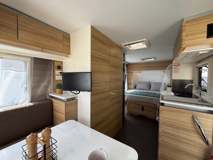 2018 Adria Altea 552