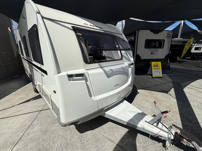 2018 Adria Altea 552