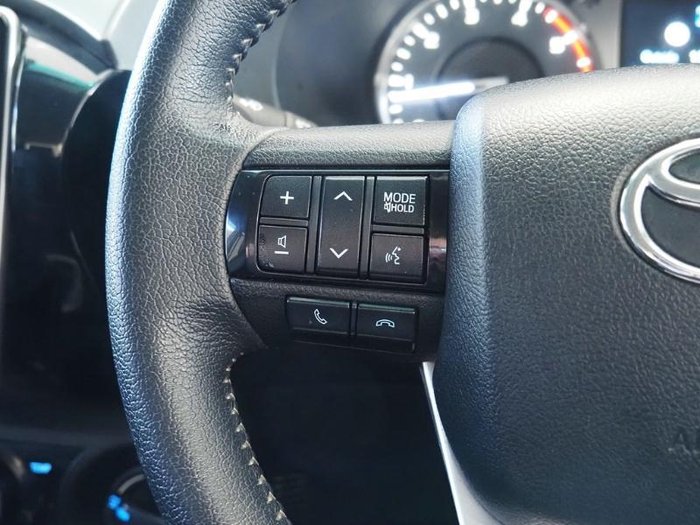 2023 Toyota Hilux SR5