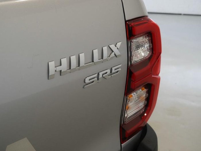 2023 Toyota Hilux SR5
