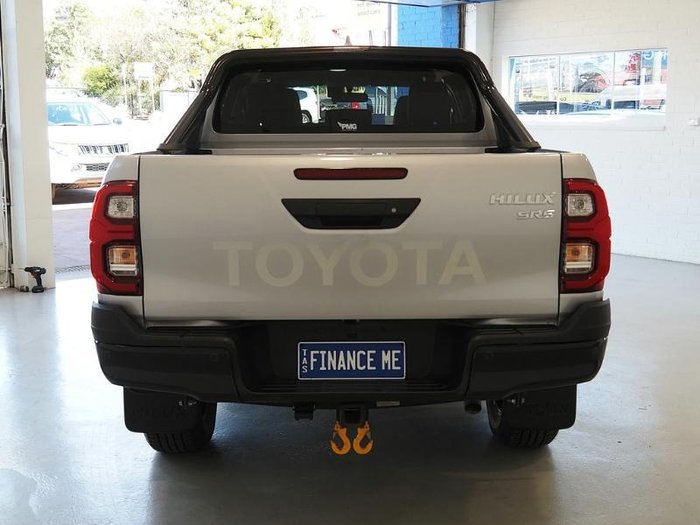 2023 Toyota Hilux SR5