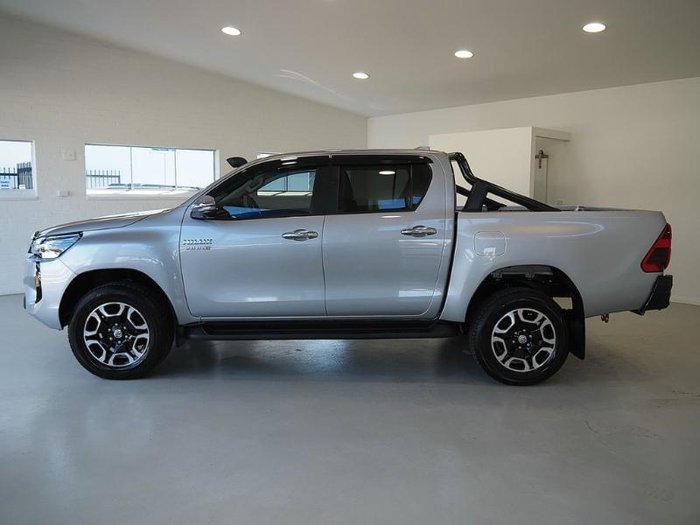 2023 Toyota Hilux SR5