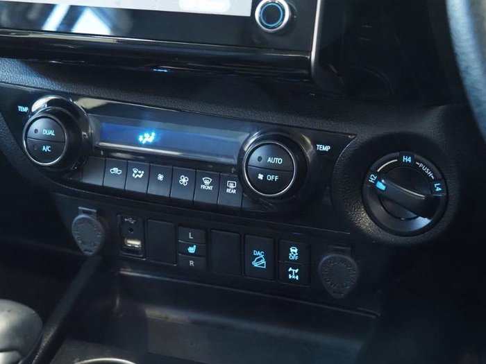 2023 Toyota Hilux SR5