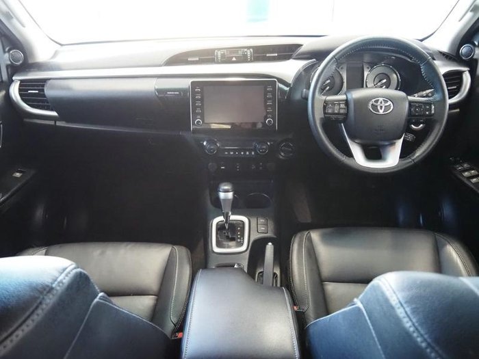 2023 Toyota Hilux SR5