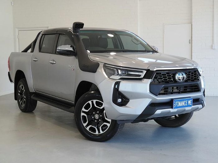 2023 Toyota Hilux SR5