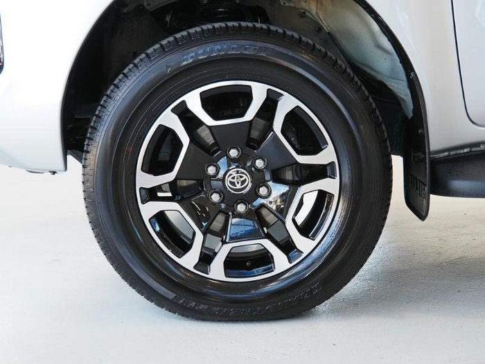 2023 Toyota Hilux SR5