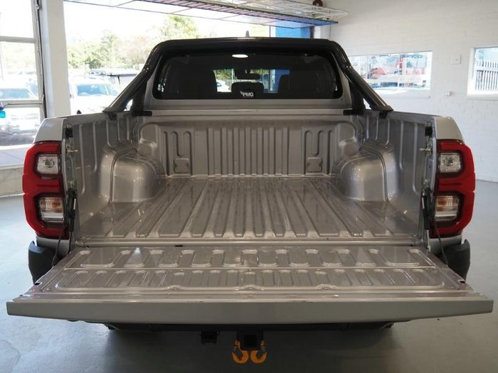 2023 Toyota Hilux SR5