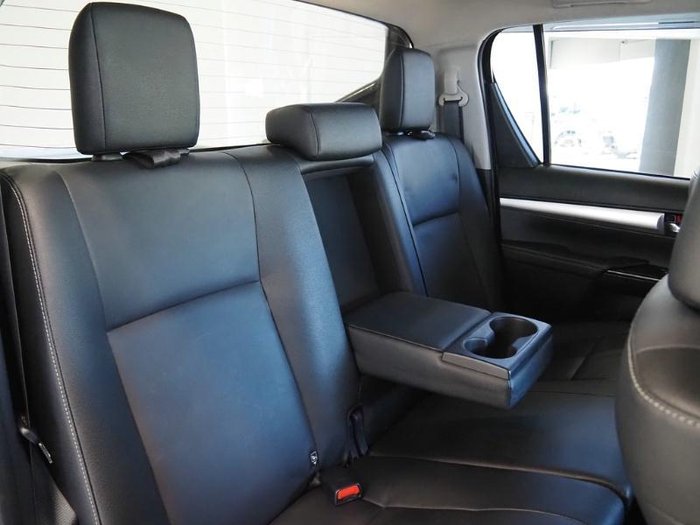 2023 Toyota Hilux SR5