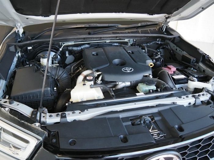 2023 Toyota Hilux SR5