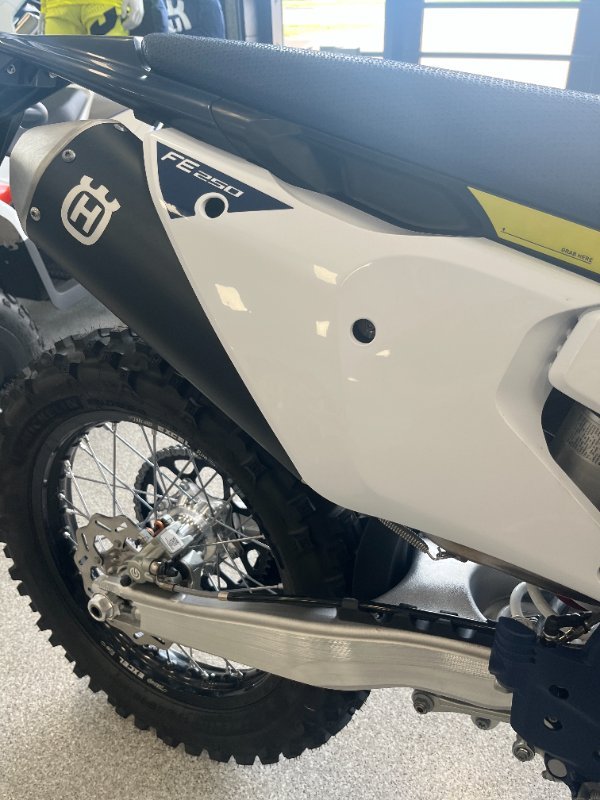 2026 HUSQVARNA FE250 WHITE