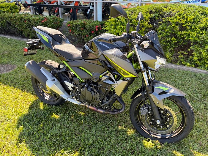 2023 Kawasaki Z400 Black