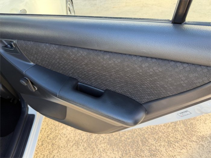 2005 TOYOTA COROLLA CONQUEST SECA ZZE122R White