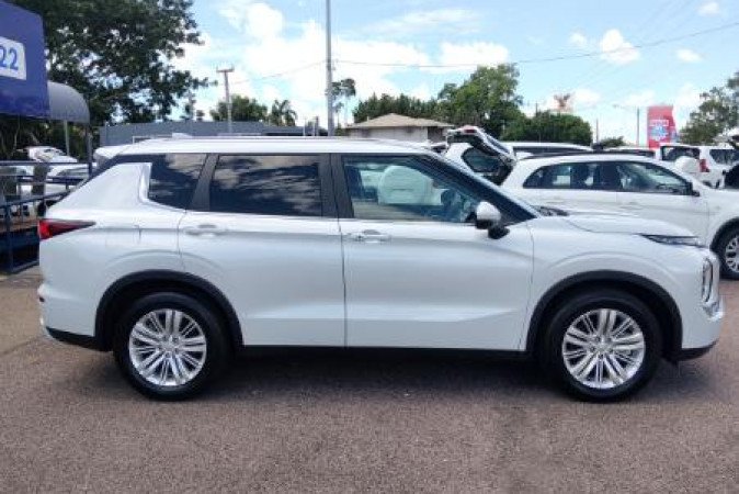 2024 MITSUBISHI OUTLANDER LS 7 SEAT (AWD)