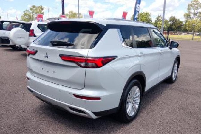 2024 MITSUBISHI OUTLANDER LS 7 SEAT (AWD)
