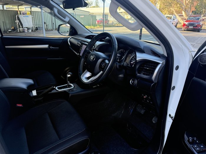 2022 Toyota Hilux SR5