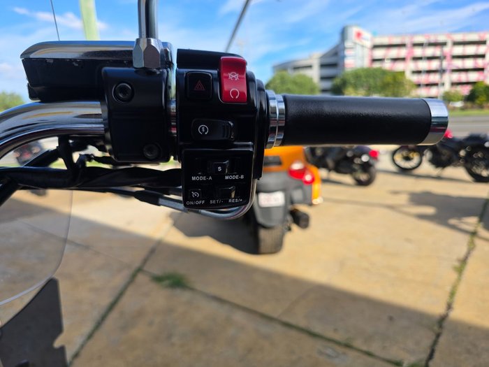 Kawasaki 2009 KAWASAKI 1700CC VN1700 NOMAD Red