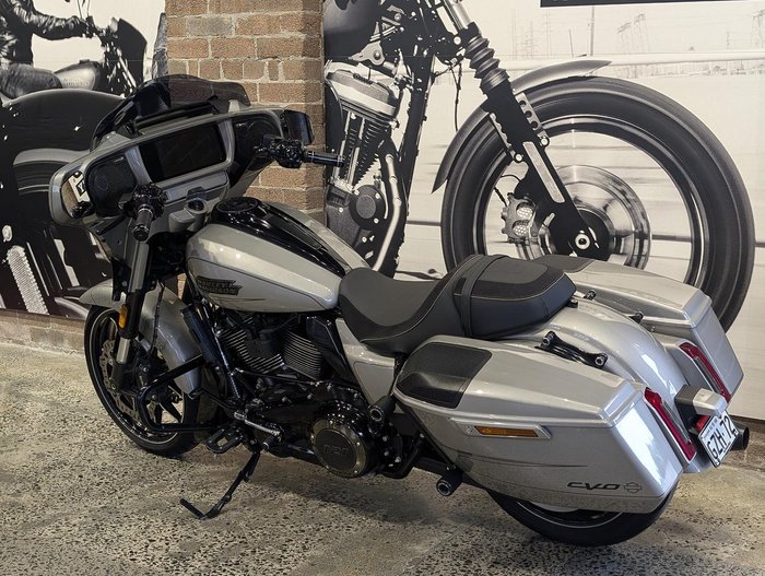 2023 Harley-Davidson CVO Street Glide 121 (FLHXSE) Touring