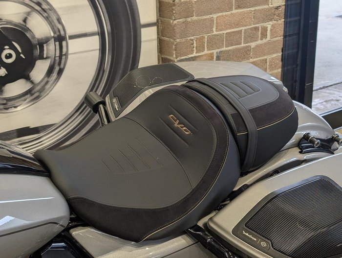 2023 Harley-Davidson CVO Street Glide 121 (FLHXSE) Touring