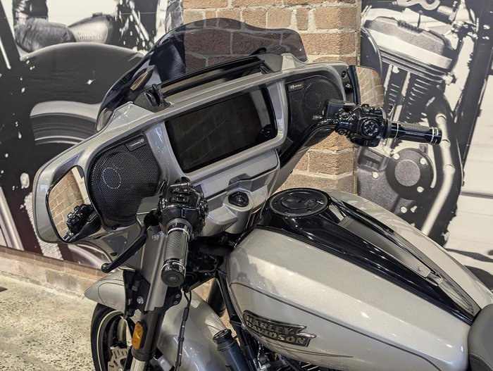 2023 Harley-Davidson CVO Street Glide 121 (FLHXSE) Touring