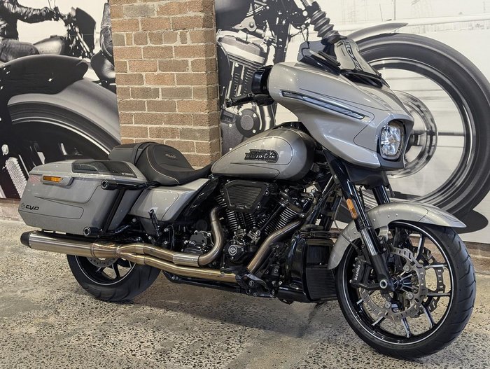 2023 Harley-Davidson CVO Street Glide 121 (FLHXSE) Touring