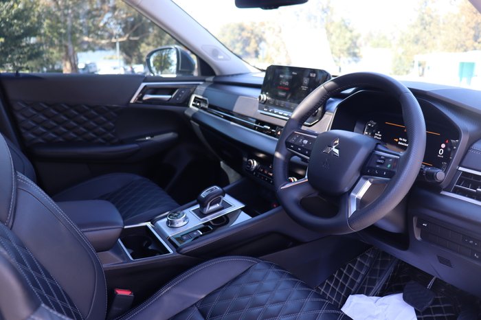 2023 Mitsubishi Outlander Exceed