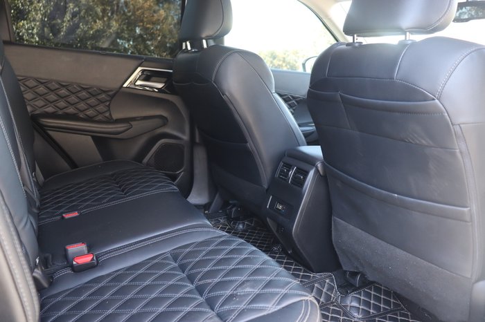 2023 Mitsubishi Outlander Exceed