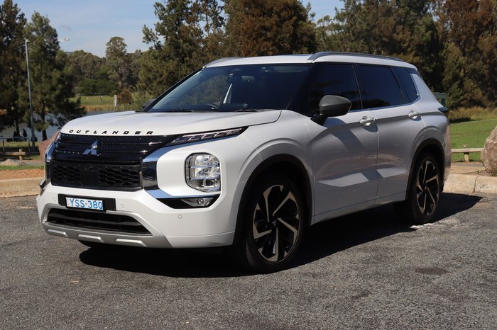 2023 Mitsubishi Outlander Exceed