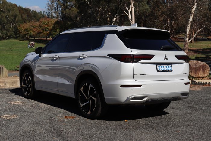 2023 Mitsubishi Outlander Exceed