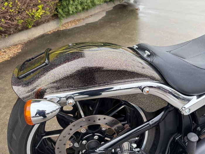 2016 HARLEY-DAVIDSON FXSB SOFTAIL BREAKOUT Gold