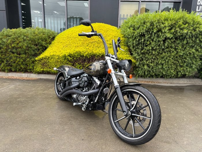 2016 HARLEY-DAVIDSON FXSB SOFTAIL BREAKOUT Gold