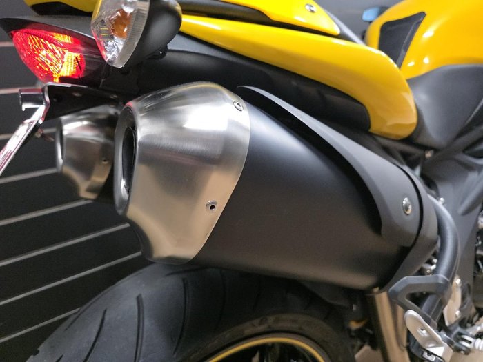 2016 TRIUMPH SPEED 94 Yellow