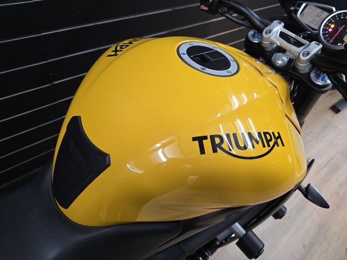 2016 TRIUMPH SPEED 94 Yellow