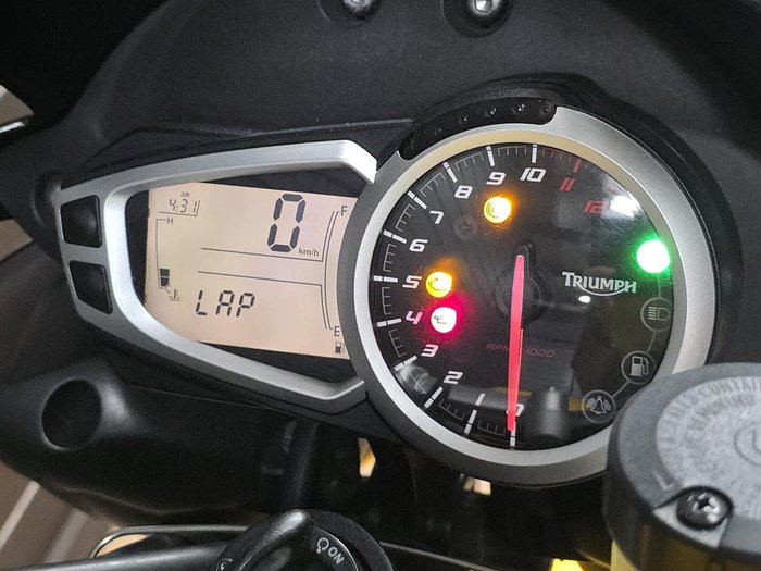 2016 TRIUMPH SPEED 94 Yellow