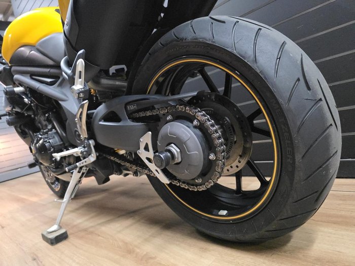 2016 TRIUMPH SPEED 94 Yellow