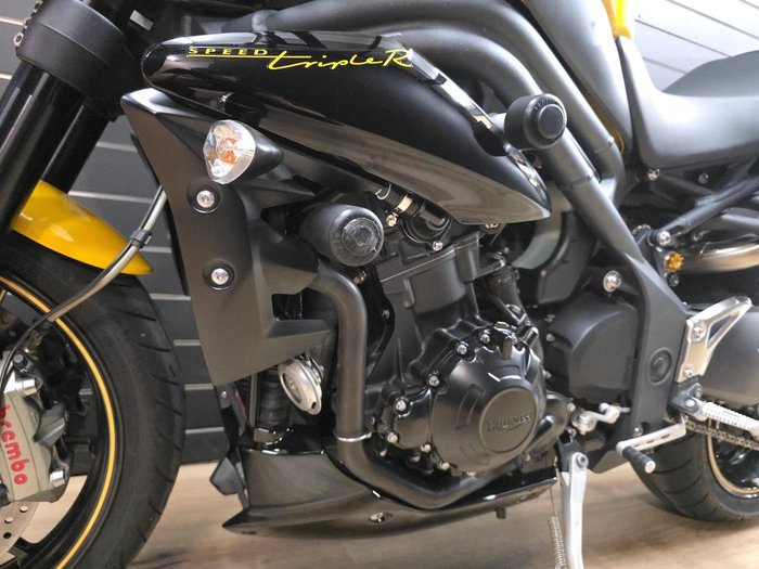 2016 TRIUMPH SPEED 94 Yellow