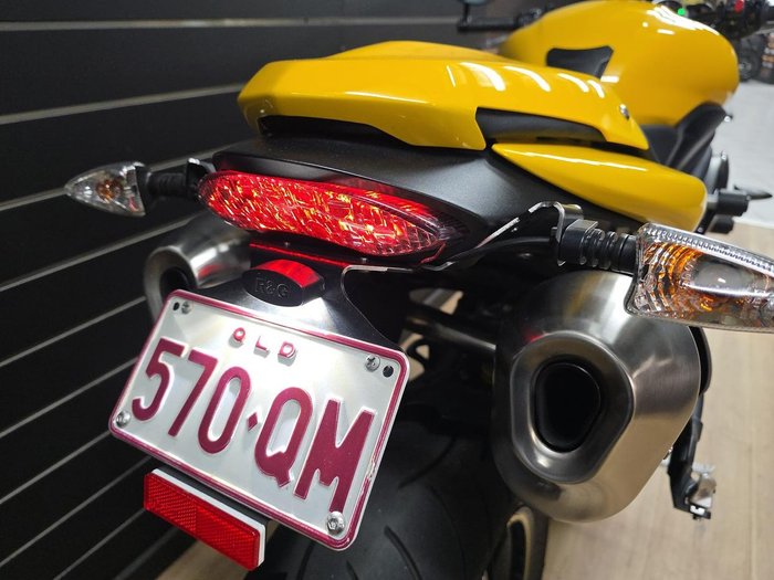 2016 TRIUMPH SPEED 94 Yellow