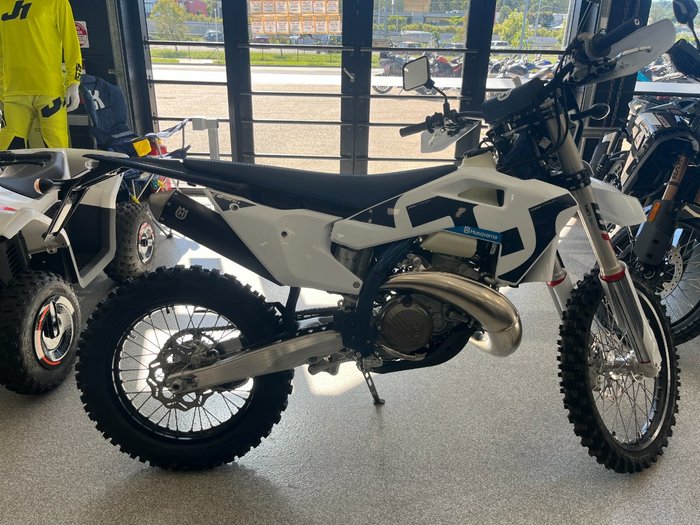 2026 HUSQVARNA TE300 WHITE