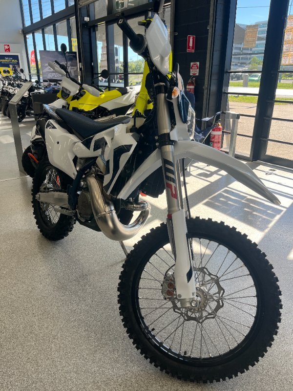 2026 HUSQVARNA TE300 WHITE