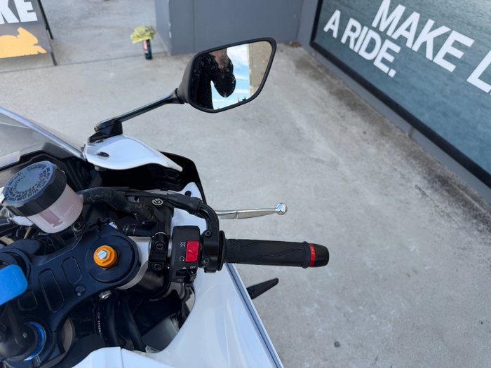 2023 Yamaha YZF-R7LA White