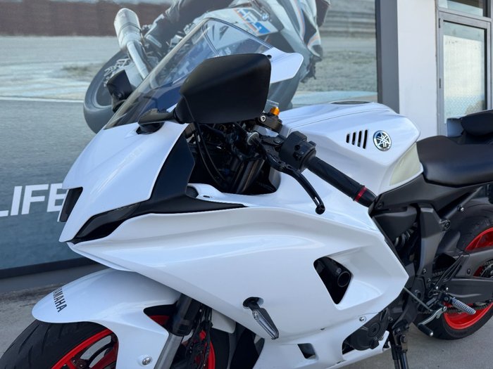 2023 Yamaha YZF-R7LA White