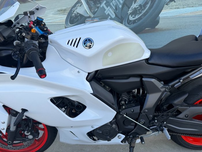 2023 Yamaha YZF-R7LA White
