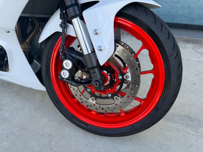 2023 Yamaha YZF-R7LA White