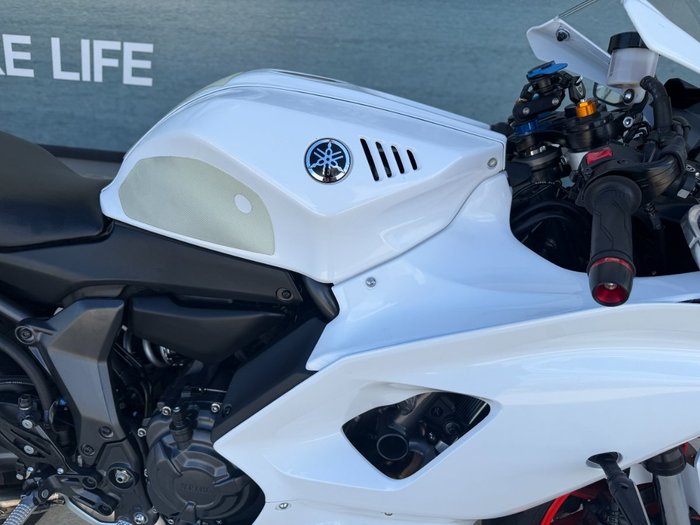 2023 Yamaha YZF-R7LA White