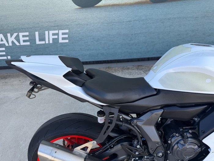 2023 Yamaha YZF-R7LA White