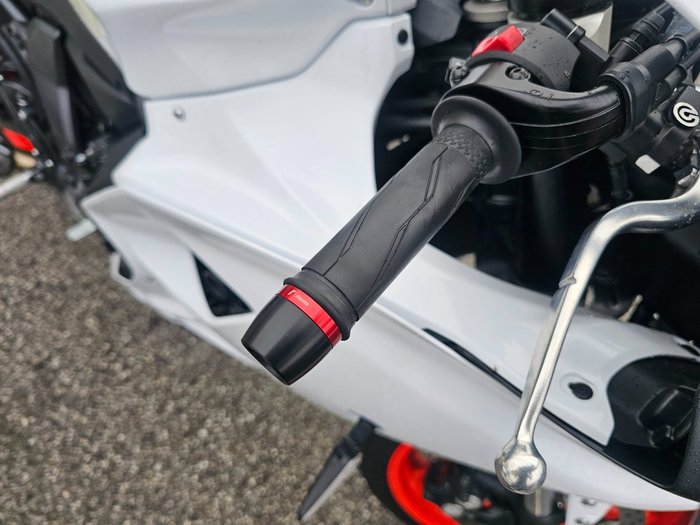 2023 Yamaha YZF-R7LA White