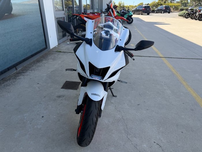2023 Yamaha YZF-R7LA White