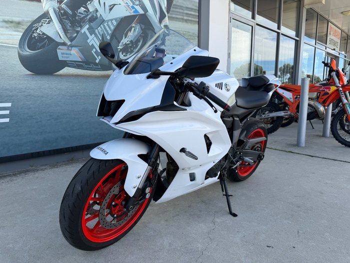 2023 Yamaha YZF-R7LA White
