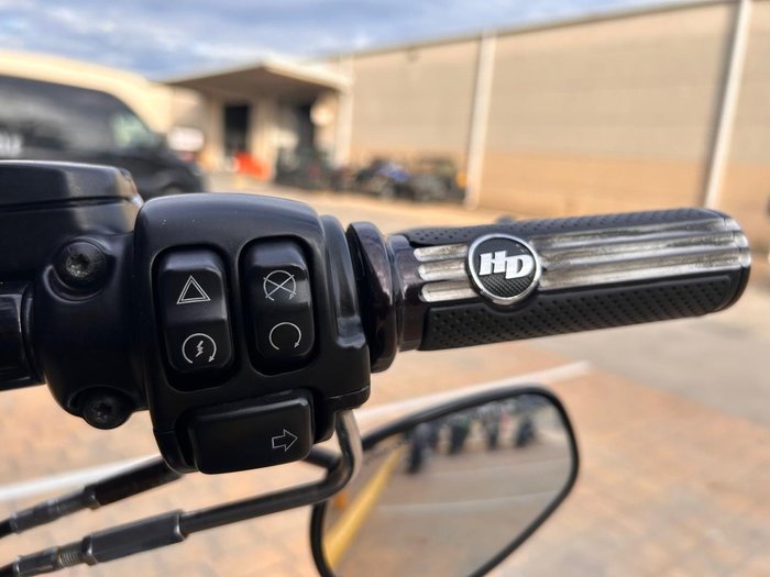 2015 Harley-Davidson Dyna Street Bob Special (FXDBC) Dyna Black